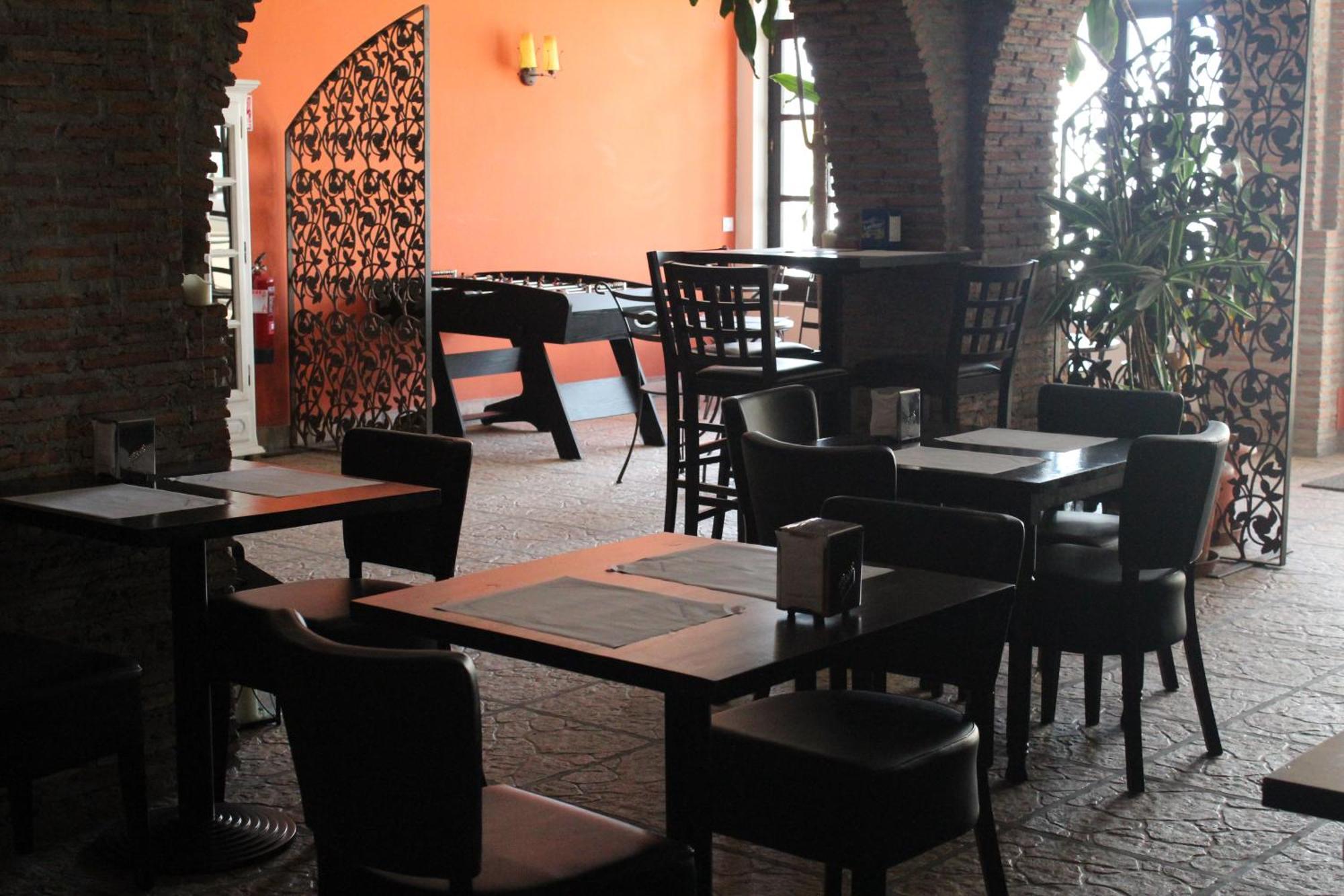 Hotel La Mirada Тарифа Экстерьер фото
