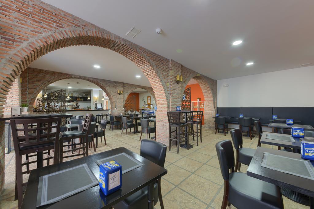 Hotel La Mirada Тарифа Экстерьер фото